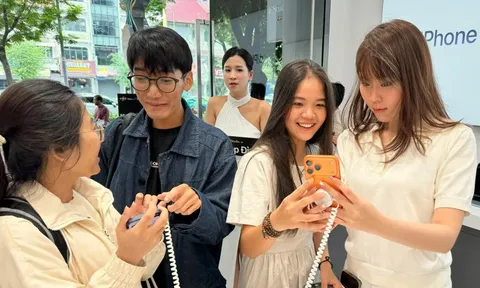 'Cơn sốt' iPhone 17 bản cao cấp Pro Max: Khách Việt dồn dập săn mua, chuỗi bán lẻ gom đậm cỡ nào?