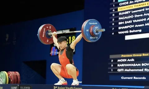 Lực sĩ 16 tuổi Nguyễn Thành Duy xuất sắc đoạt HCV