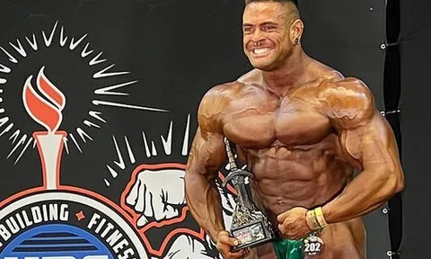 Nam thần thể hình đột quỵ qua đời do cú sốc mất mèo cưng