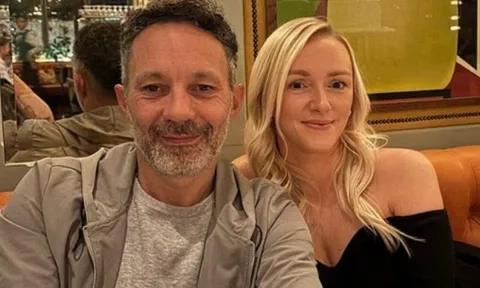 Bị vợ và anh trai cắm sừng, 14 năm sau, cầu thủ nổi tiếng thông báo đính hôn, hạnh phúc sau bi kịch