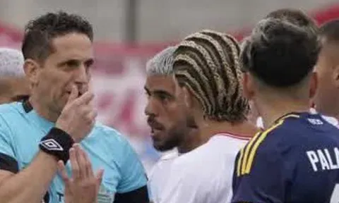 Trọng tài Argentina bị "treo còi" vì một lý do gây tranh cãi có liên quan Chủ tịch AFA