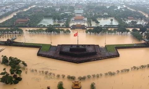 Miền Trung dự báo tiếp tục mưa lớn tới 700 mm, diễn biến phức tạp