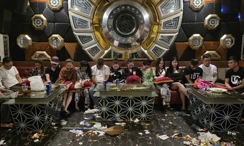 Bắt quả tang 25 đối tượng tại phòng karaoke “VIP 8888” và “VIP 9999”