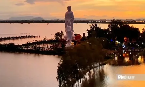 Chỉ miền Tây mới có: Ngôi chùa “nổi” giữa mênh mông biển nước
