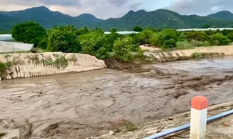 Vỡ hồ chứa nước tại trang trại ở Lâm Đồng, người dân hạ lưu khẩn trương di dời trong đêm