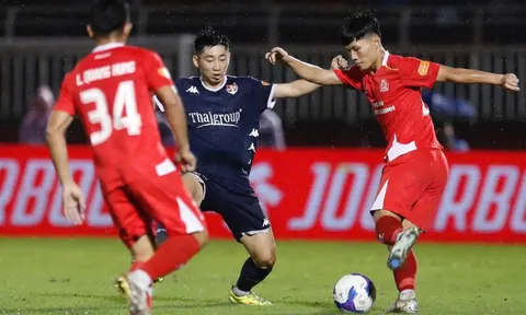 Hàng thủ lơi lỏng, CLB Công an TP HCM thua trận đầu trên sân nhà