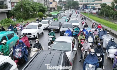 Ngày đầu cấm xe để sửa chữa cầu Long Biên: Ùn tắc kéo dài khắp cửa ngõ Hà Nội