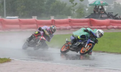 Vĩnh Long: Mưa gió không cản nổi khán giả đến cổ vũ các tay đua tranh tài