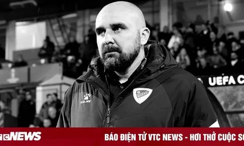 Huấn luyện viên vừa nhậm chức 10 ngày qua đời giữa trận đấu