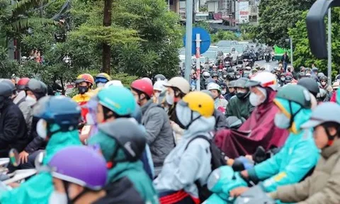 Cấm một chiều cầu Long Biên, dòng xe đổ dồn sang cầu Chương Dương gây kẹt cứng