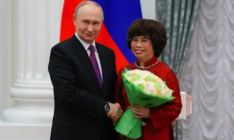 Tổng thống Putin nói gì khi trao huân chương cho một nữ doanh nhân Việt giữa Điện Kremlin?