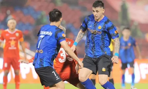 Trần Gia Bảo mắc lỗi khiến Hoàng Anh Gia Lai bại trận