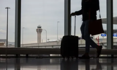 Mỹ cắt giảm 10% lưu lượng không lưu tại 40 sân bay lớn: Khủng hoảng hàng không vì chính phủ đóng cửa