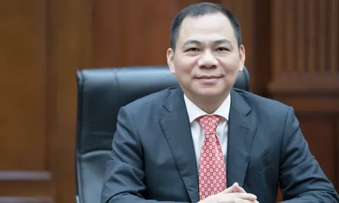 Tỉ phú Phạm Nhật Vượng cùng hai con trai lập công ty hàng không vũ trụ