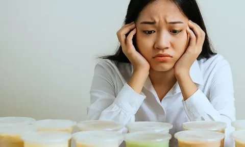 Thử việc lương 5 triệu, mỗi ngày đều phải uống trà sữa 65 nghìn đồng để hòa nhập