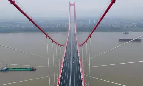 Trung Quốc chính thức thông xe cầu dây văng 2 tầng đầu tiên trên thế giới