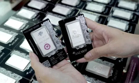 Giá bạc tăng mạnh trở lại