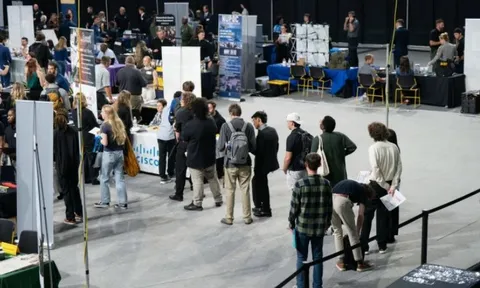 Chưa từng có trong 22 năm, thị trường lao động Mỹ gặp tình trạng báo động: Dự đoán khả năng Fed cắt giảm lãi suất tăng lên 68%