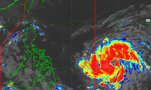 Phượng Hoàng có thể trở thành siêu bão ngay từ đêm mai, dự báo đạt cường độ cực đại khi đổ bộ vào đất liền