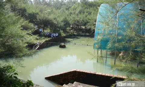 Cận cảnh Tháp Chăm cổ độc nhất vô nhị ở Huế chìm trong nước lũ