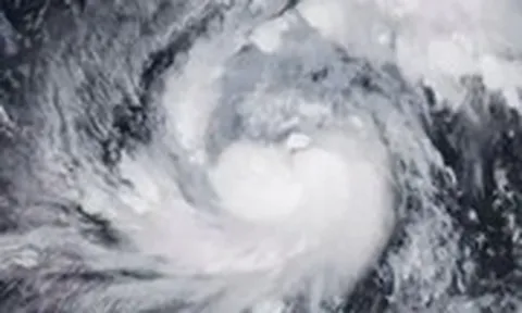 Bão Phượng Hoàng có thể gây ra "đại hồng thuỷ" bao phủ cả quốc gia: Ảnh vệ tinh cho thấy phạm vi ảnh hưởng khổng lồ
