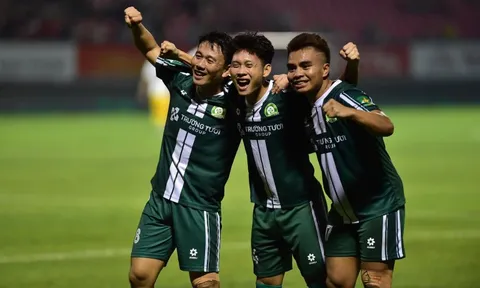 Clip: Cầu thủ người Tà Ôi lập "siêu phẩm" giúp CLB Đồng Nai dẫn đầu Giải Hạng nhất