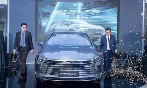 Hàng trăm khách đổ về BYD Tiền Giang: Mẫu sedan mới "chào sân" với kỷ lục 1.200km, "uống" 0,8L xăng/100km