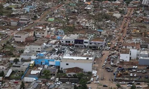 Lốc xoáy “chưa từng có” san bằng 90% thị trấn Brazil