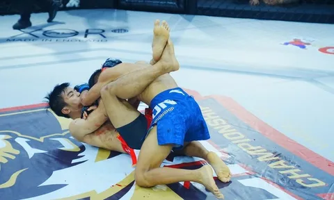 Võ sĩ Trung Quốc đấm nhầm đồng đội, đấu hòa bộ đôi Việt Nam-Brazil