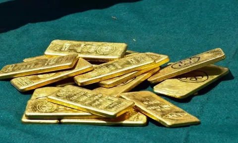 Đột kích chuỗi cửa hàng thời trang, tịch thu 10 kg vàng trị giá 33 tỷ đồng, 3 tỷ tiền mặt không rõ nguồn gốc