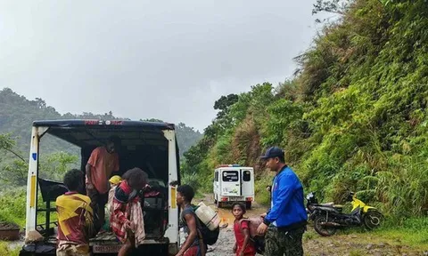 Siêu bão Fung Wong giật 230 km/giờ đổ bộ Philippines, đã có người thiệt mạng