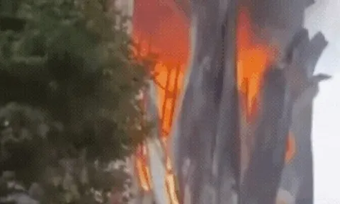 Cháy lớn ở kho nước hoa, hiện trường ám ảnh