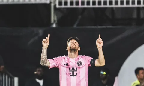 Messi ghi bàn khó tin trong vòng vây 4 người, Inter Miami vào tứ kết MLS Cup