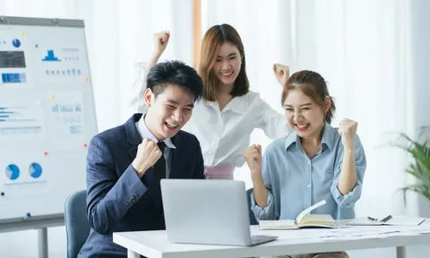 Nhiều người trẻ khó cân bằng cuộc sống trước sức ép tài chính và sức khỏe