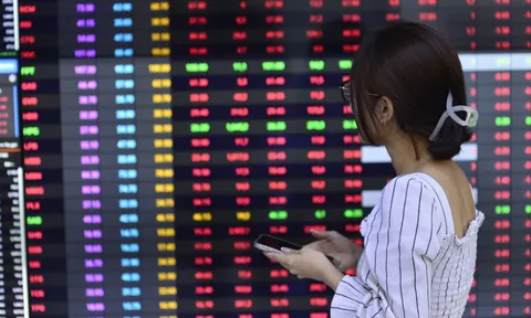 Chứng khoán lại gây bất ngờ sau khung 14h