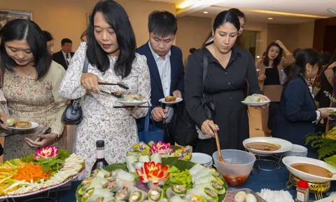 'Ăn cả thế giới' ở Hà Nội