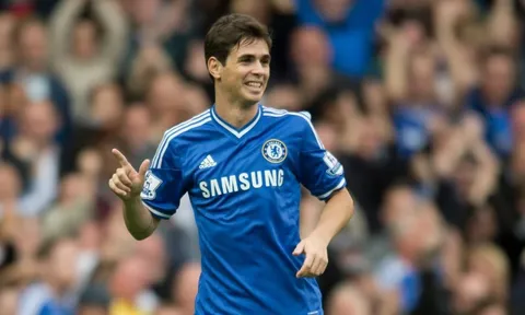 Tiền vệ Oscar nhập viện khẩn cấp, tình hình "rất nghiêm trọng"