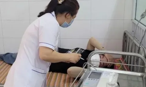 Sức khoẻ 14 công nhân phải nhập viện sau bữa ăn trưa tại công ty ở Huế ra sao?