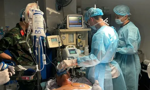 Ca phẫu thuật mở ngực đặc biệt ở Trường Sa