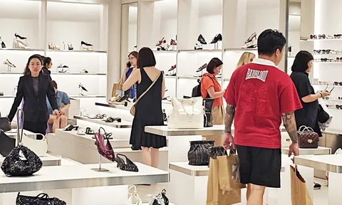 Sôi động mua sắm Ngày Độc thân