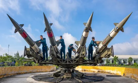 Học tập và làm theo tư tưởng, đạo đức, phong cách Hồ Chí Minh qua ảnh