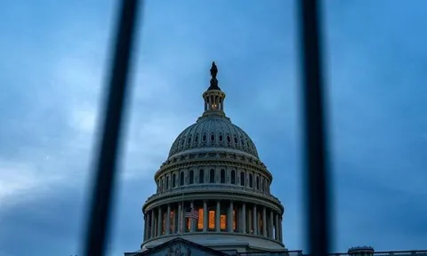 Nóng: Tổng thống Donald Trump ký luật ngân sách, chính phủ Mỹ mở cửa lại