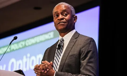 Quan chức ủng hộ không cắt giảm lãi suất bất ngờ tuyên bố rời Fed