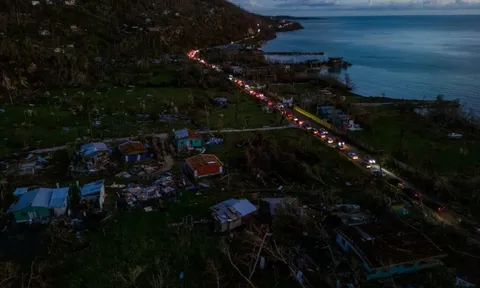 Bão càn quét, nhà hàng xóm mất điện một loạt nhưng nhà mình vẫn có điện dùng thoải mái: Bí quyết nằm ở công nghệ ‘đắt xắt ra miếng’