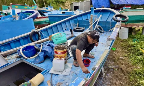 Chạy đua sửa tàu sau bão số 13: Xưởng quá tải, chủ tàu thấp thỏm chờ ngày ra biển