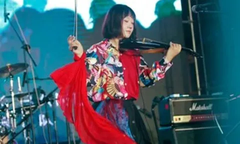 "Thủ lĩnh âm thanh u sầu" ra đi trong cú sốc từ sân khấu