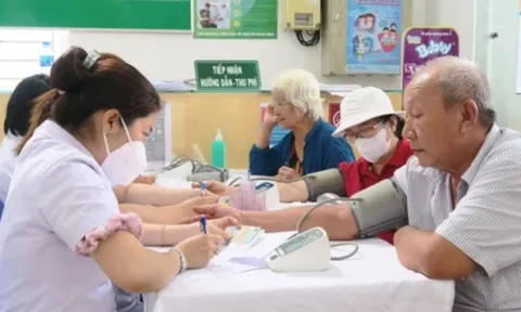 Tin vui cho người trên 65 tuổi và học sinh ở thành phố đông dân nhất cả nước