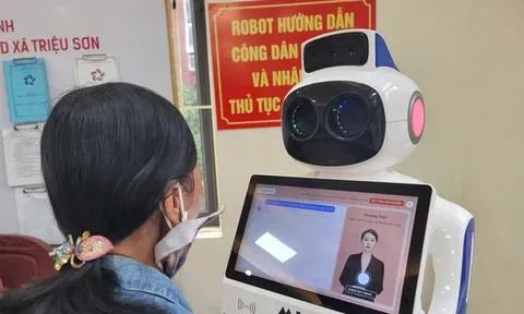 Robot “trợ lý ảo” vào UBND xã: Giảm tải việc cho cán bộ, tiện lợi cho người dân