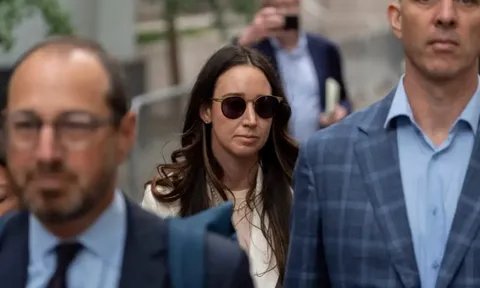 Bi hài JPMorgan bị 1 nữ founder lừa 175 triệu USD nhưng vẫn phải chi tiền cho người này nâng cấp khách sạn, thuê luật sư