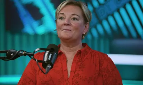 11 tuổi làm 'trụ cột' gia đình, bán hàng rong lẫn rửa bát thuê kiếm sống, người phụ nữ 'không chịu thua số phận' trở thành triệu phú nước hoa nức tiếng